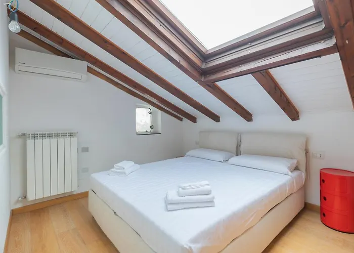 Loft Artigianale: Design In Legno E Terrazzo Panoramico Su